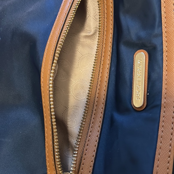 Michael Kors crossbody - Picture 12 of 13